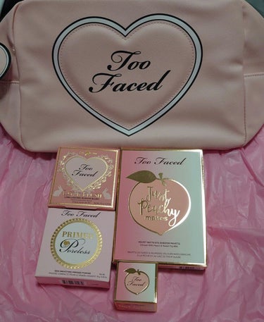 ジャスト ピーチィ ベルベット マット アイシャドウ パレット/Too Faced/アイシャドウパレットを使ったクチコミ（1枚目）