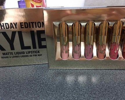 マット リキッド リップスティック/Kylie Cosmetics/口紅を使ったクチコミ(2枚目)
