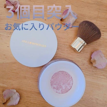 ONLY MINERALS ミネラルクリアグロウフェイスパウダーのクチコミ「2021年初のコスメ投稿💄
気づけば2年以上これしか使ってない！
私にとってなくてはならない存.....」（1枚目）