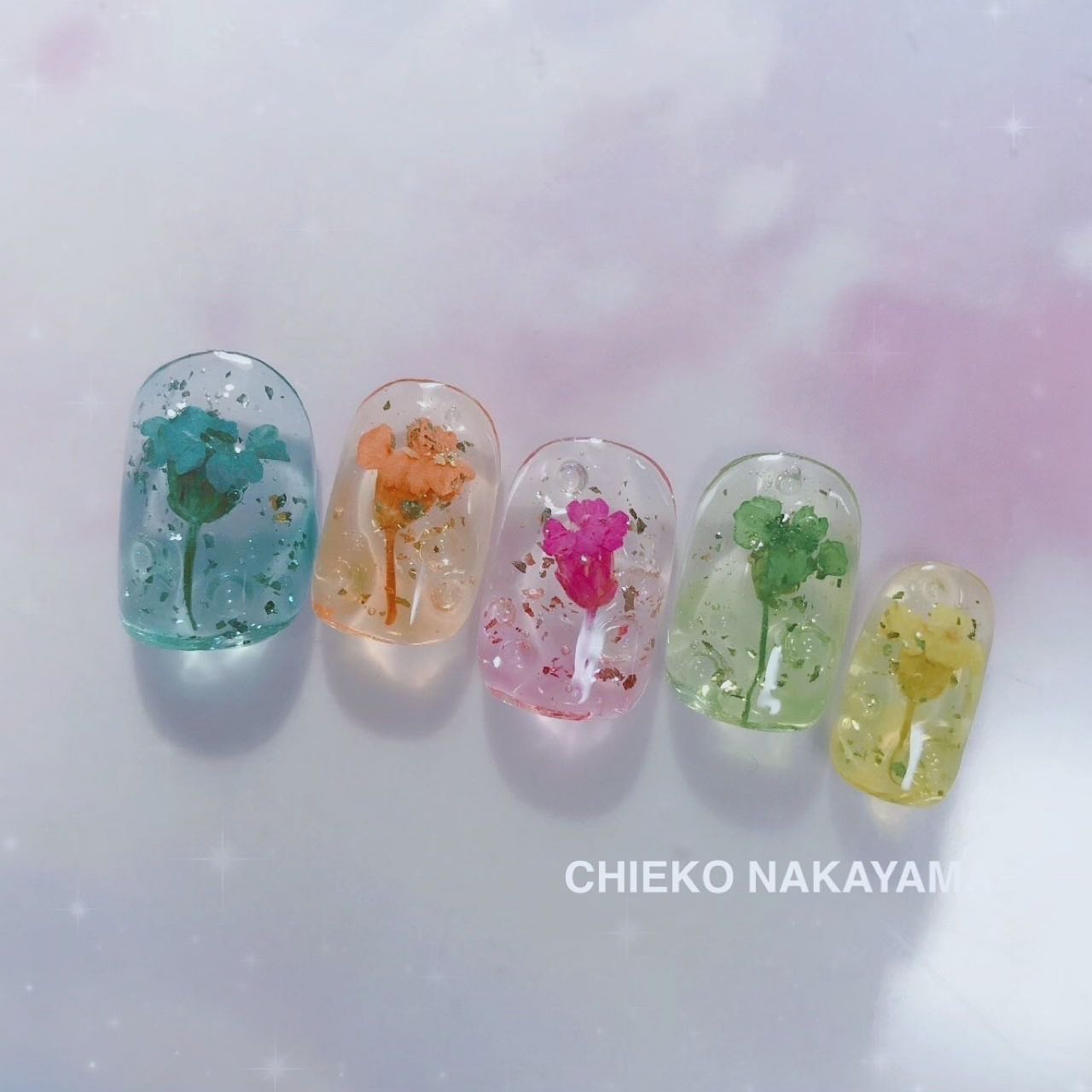 なかやまちえこ on LIPS 「Herbarium🌷⠀⠀365日ネイル84日め⠀⠀押し花はむか..」(1枚目)