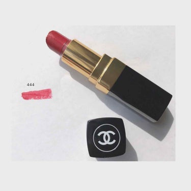 今回は私のお気に入りの赤リップです💄


CHANEL           ガブリエル


少し濃いめの赤でラメが入っていて塗ると艶っぽくなります。

発色もとてもよく、持ちもいい気がします。


指で