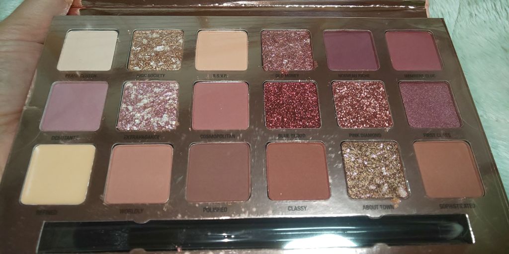 Socialite Indulgent Multi-Textured Pressed Pigment Palette/ W7/アイシャドウパレットを使ったクチコミ（1枚目）