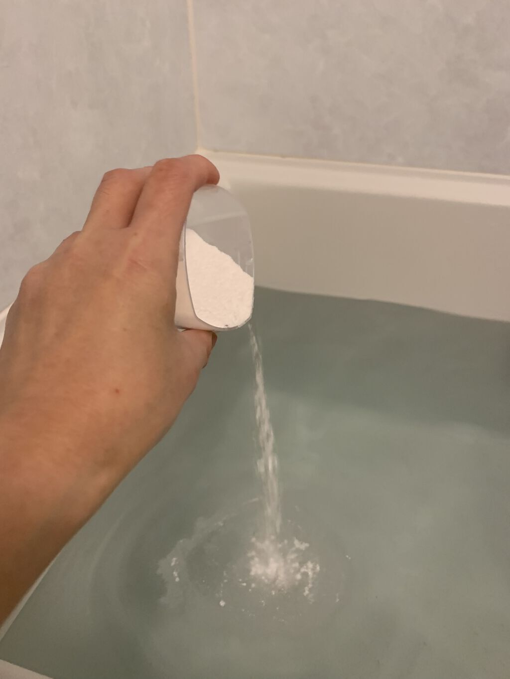 MIRAI beauty バスパウダー ベルガモット＆カモミールの香り/花王/炭酸系入浴剤を使ったクチコミ（3枚目）