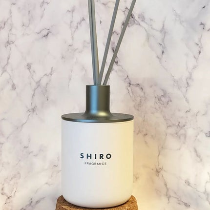 SHIRO ホワイトティー ルームフレグランスのクチコミ「SHIRO フレグランスディフューザー ホワイトティー🥰
容器はシンプルでスッキリした形🥰
.....」(1枚目)