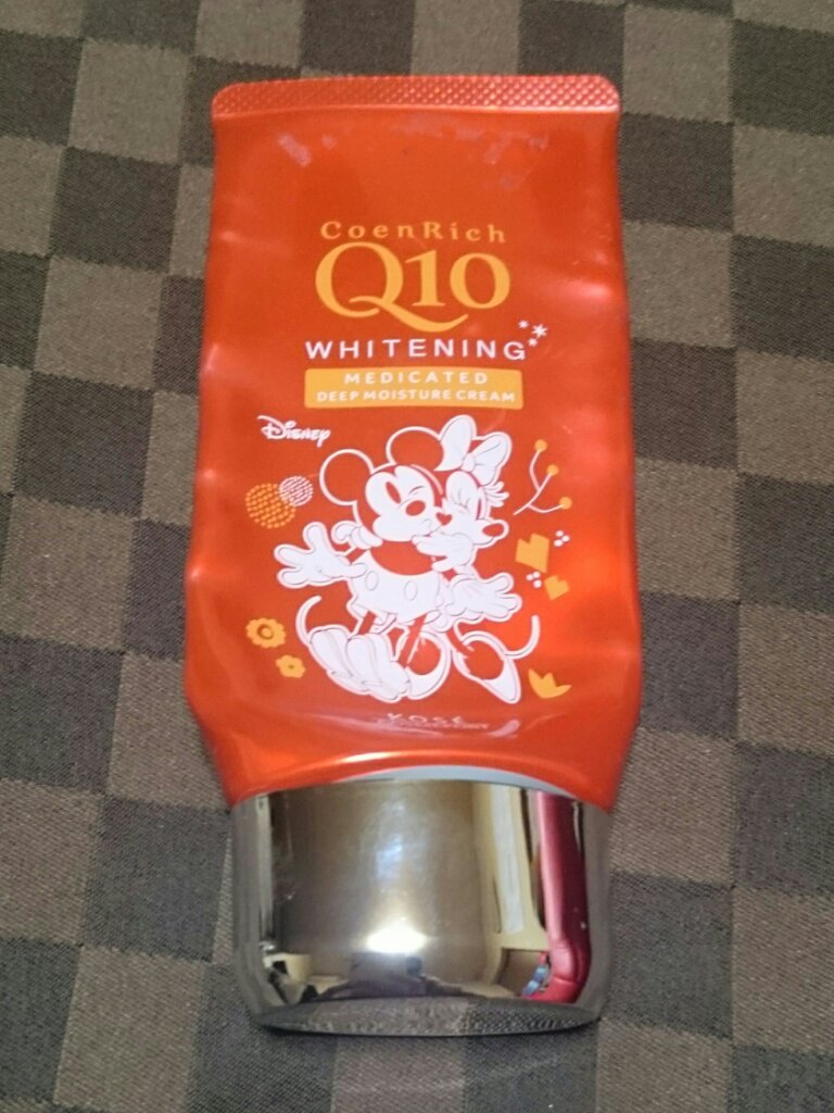 薬用ホワイトニング ハンドクリーム ディープモイスチュア Disney限定デザイン（80g）/コエンリッチQ10/ハンドクリームを使ったクチコミ（1枚目）