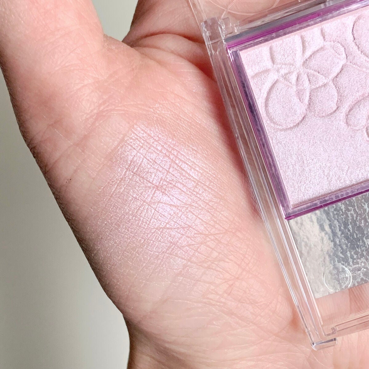 パールグロウニュアンサー/CEZANNE/パウダーハイライトを使ったクチコミ(3枚目)