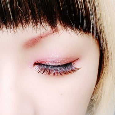 【３色で完成する…】


オーロラアイ✨


VAVI MELLO
Lux On My Eyes
Aurora Light
¥2,090(税込)


✼••┈┈••✼••┈┈••✼••┈┈••✼••┈┈••✼


“美しい光を集めたような、神秘的な輝きと色彩を放つアイシャドウパレット”
(商品外箱裏面より)


本当に可愛い💕
グリッター無しでも十分可愛いけれど、やっぱりキラキラさせたい✨
そして、やっぱりVAVI MELLOのラメはキレイ💎


簡単にメイク出来ちゃうところもお気に入りです💓
パケも手の平サイズで持ち運びもOK👍
だけど、チップとか付いてないから…う〜ん🤔


でも、高密着で崩れにくいから大丈夫かな😂
※個人的感想です。


やっぱVAVI MELLOは大好きです✨


#VAVIMELLO #バビメロ #LuxOnMyEyes #AuroraLight #ラックスオンマイアイズ #オーロラライト #韓国コスメ #プチプラ #時短メイク #生涯推しアイテムの画像 その2