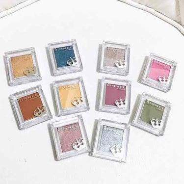 リンメル プリズム パウダーアイカラー
RIMMEL PRISM POWDER EYE COLOUR

リンメル単色アイシャドウ 全17色 ¥800

私はゴールドをいつも使ってます。
茶色ベースのアイ