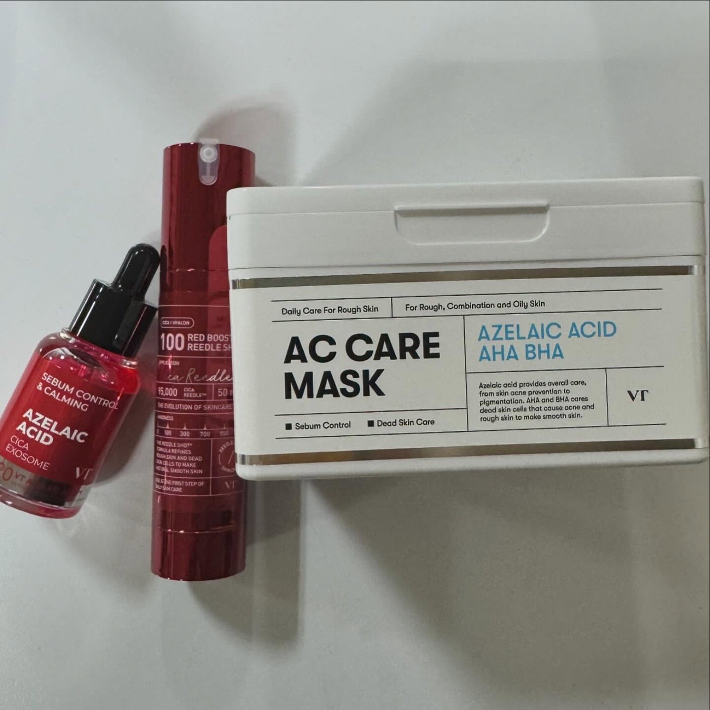 めぇ on LIPS 「VTの最強レッドセットをいただきました!毛穴やニキビが気になる..」(1枚目)