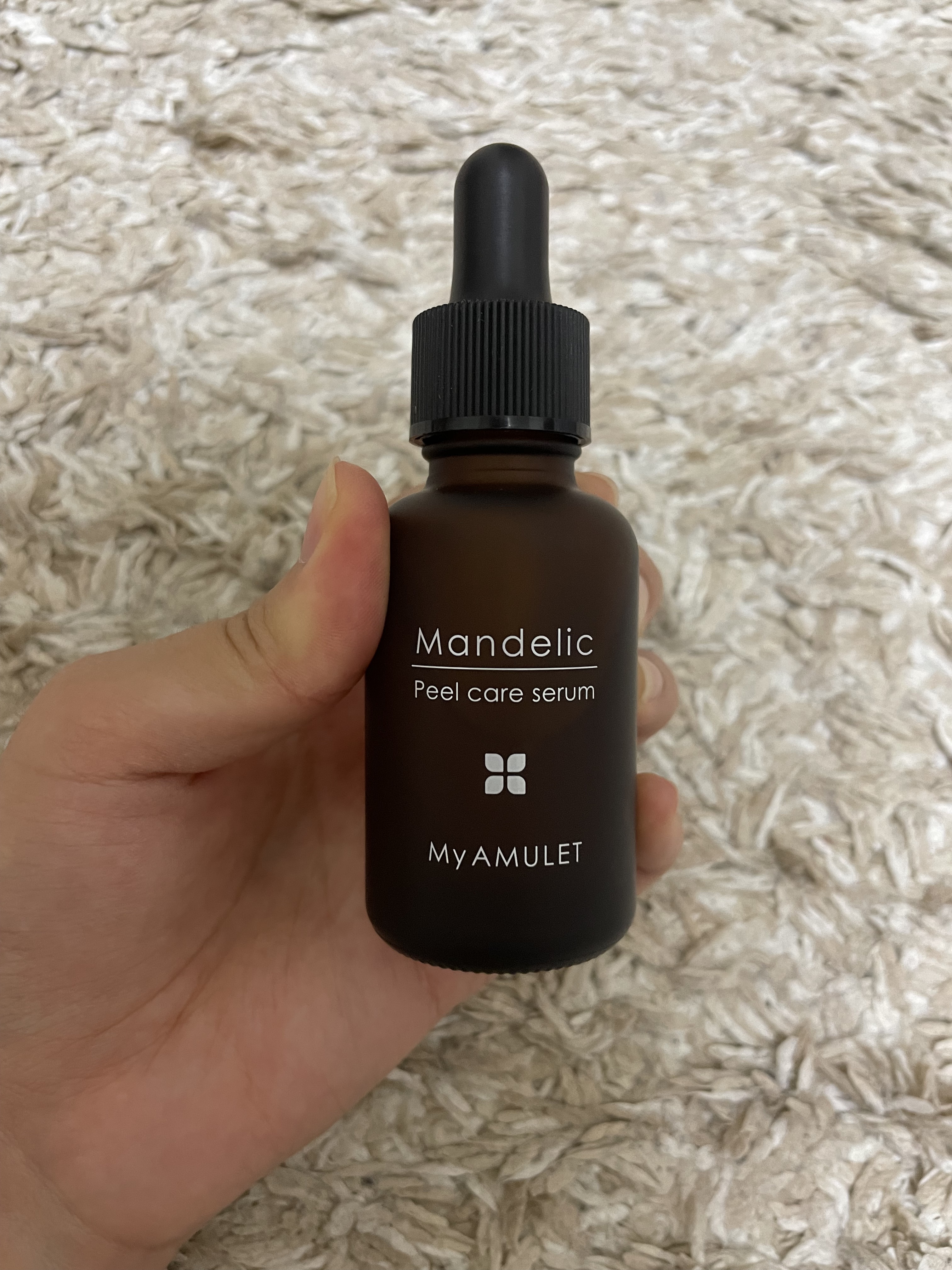 こんばんは＼(^▽^)／！本日ご紹介するのは
ベタベタしないけど保湿されるとても使いやすい美容液を紹介します！！
✼••┈┈••✼••┈┈••✼••┈┈••✼••┈┈••✼
My AMULETピールケアセラム
このアイテムどんな肌質の方でも