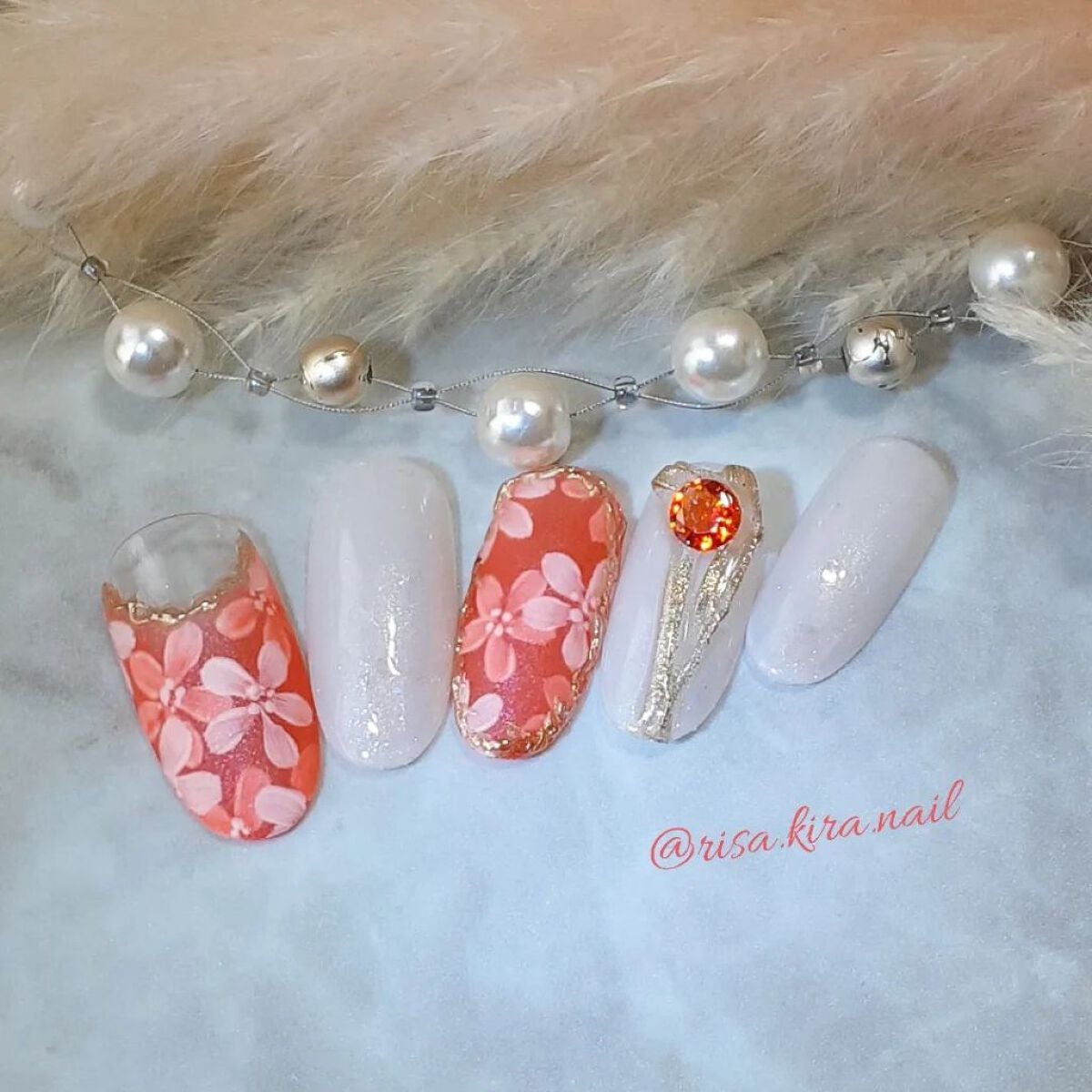 r.kira.nail on LIPS 「🤍🤍🤍前動画のフラワーデザイン✨より透け感のあるデザインをした..」(1枚目)