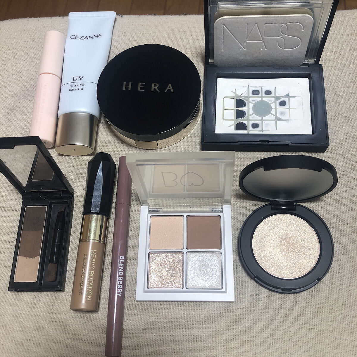 ベイクドハイライター シャンパンゴールド/heme/パウダーハイライトを使ったクチコミ（2枚目）