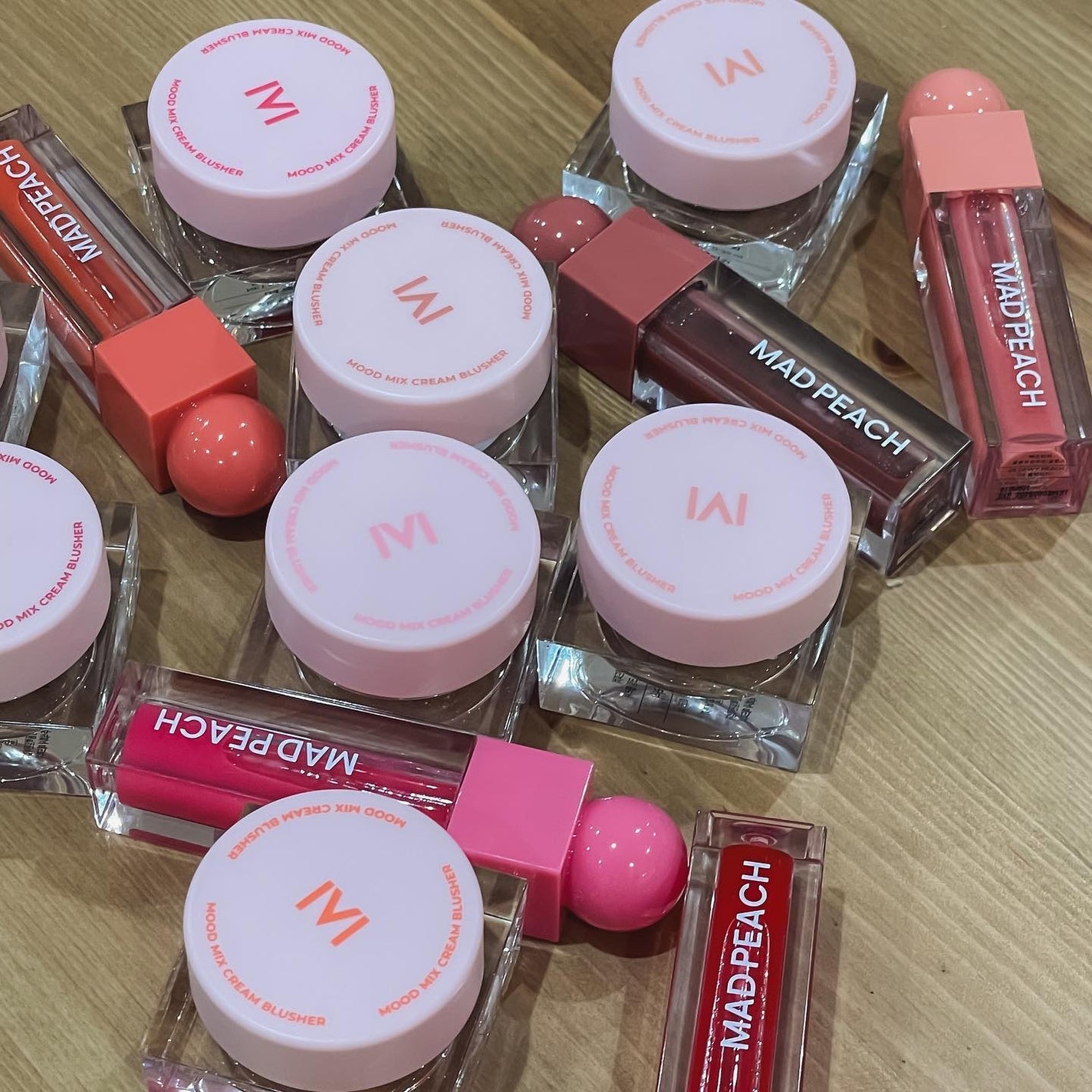 takomi/ヘアメイクアーティスト on LIPS 「.@madpeach_official_jpさんからグロス、チ..」(1枚目)