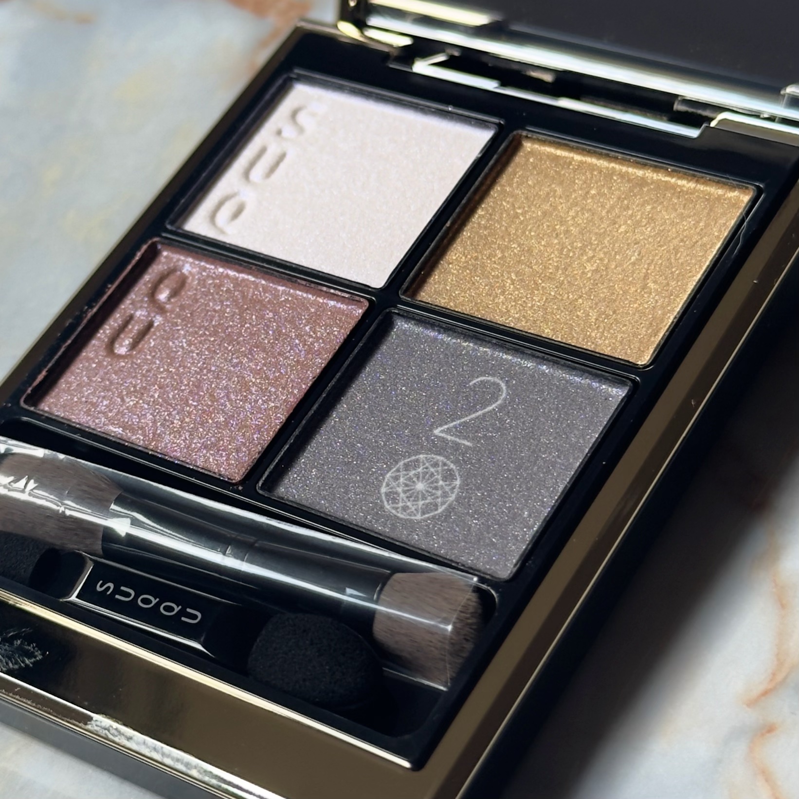 シグニチャー カラー アイズ/SUQQU/アイシャドウパレットを使ったクチコミ（2枚目）