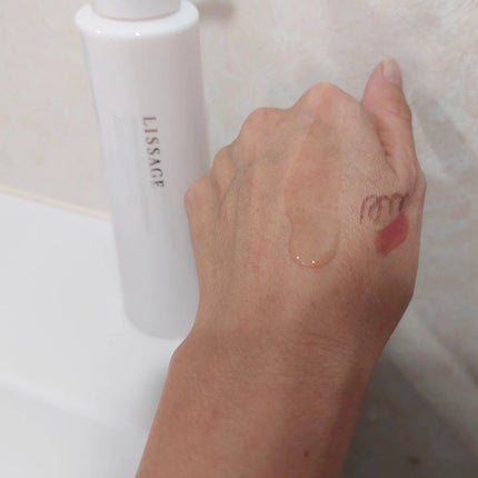 リサージ エクストラクレンジングオイルのクチコミ「少しとろみのあるテクスチャー。
なじみ、落ちも良く、乳化も早い感じがします。
ヌルつかずに、.....」(2枚目)