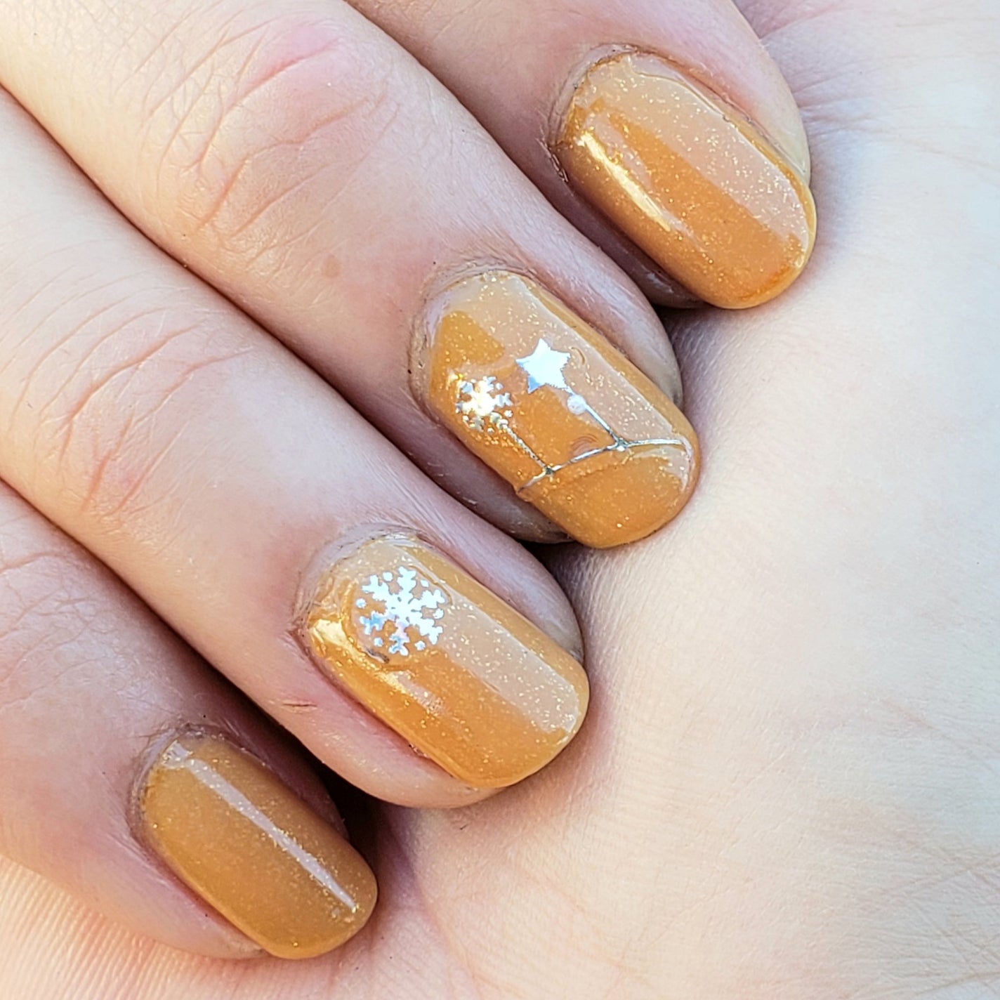 土木系おねいさん on LIPS 「今日も会社仕様でも大丈夫そうなクリスマスネイル⛄🎄✨✼••┈┈..」(2枚目)