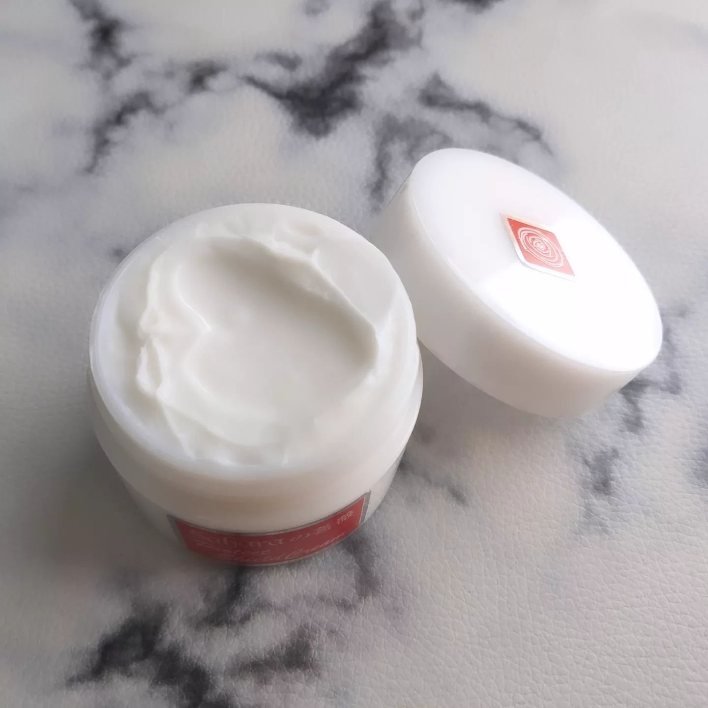 Saharaの薔薇 プロテクトシールドクリーム/フッカーコスメチックス/フェイスクリームを使ったクチコミ（3枚目）