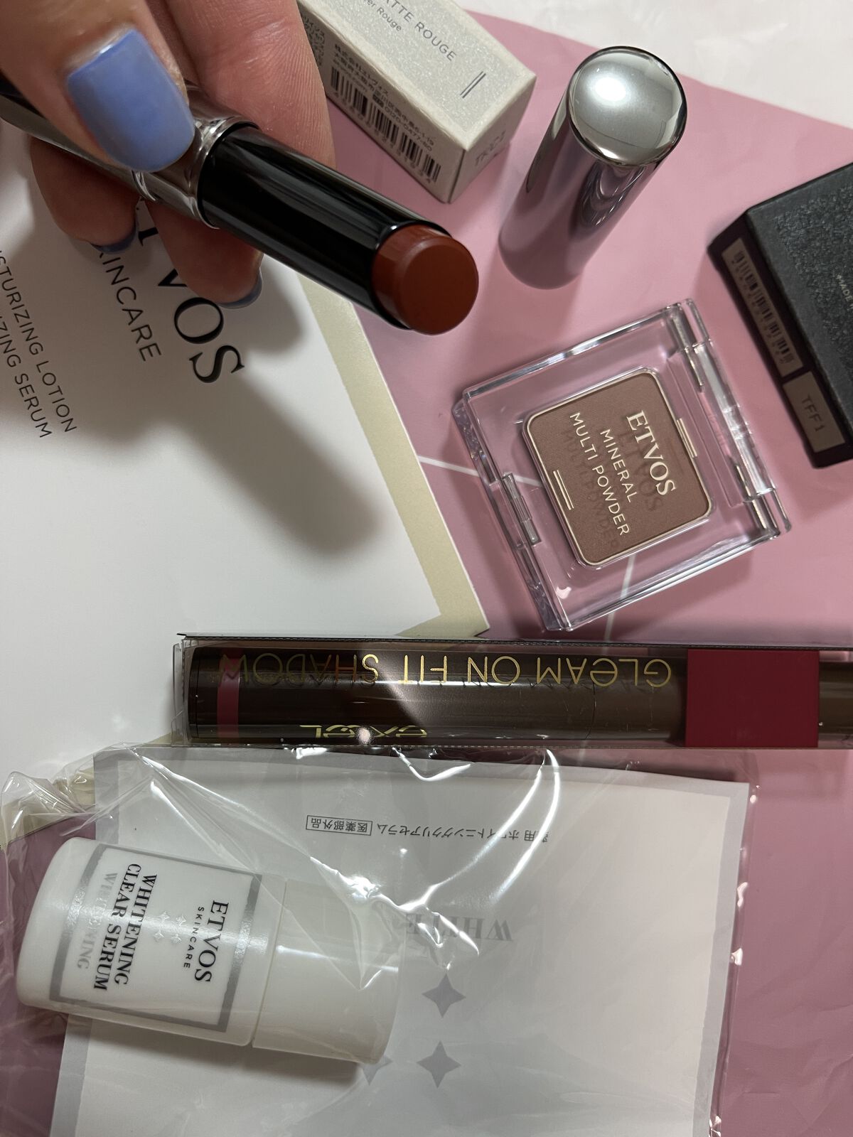 ミネラルマルチパウダー/エトヴォス/単色アイシャドウを使ったクチコミ（1枚目）