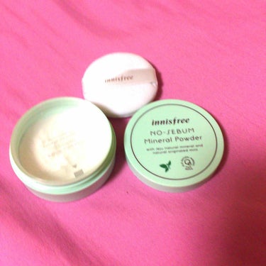 innisfree no-sebum mineral powder

こちらも鶴橋コリアンタウンで購入！
写真ブレブレですみません😢

POPに「皆んなが持ってる！サラサラ持続パウダー！」的な事が書いて