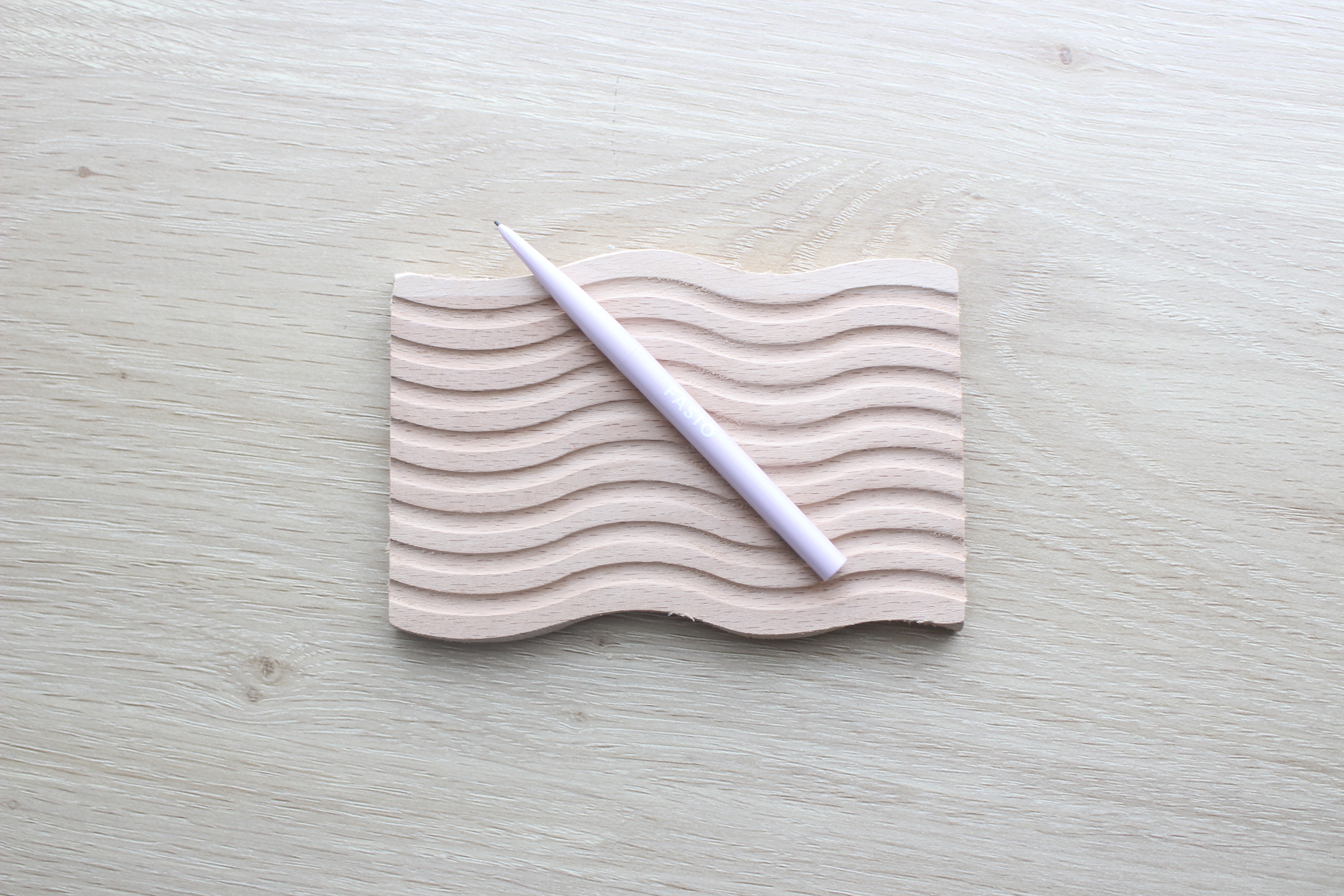 .
『ファシオ　ウォータープルーフ アイブロウ （超極細芯）』

0.85mmの超極細芯でとっても描きやすい✨️
超極細芯なので1本ずつリアルな眉を
描くことが出来るそう🙌

汗・水・皮脂・こすれに強い、ウォータープルーフタイプ
の超極細