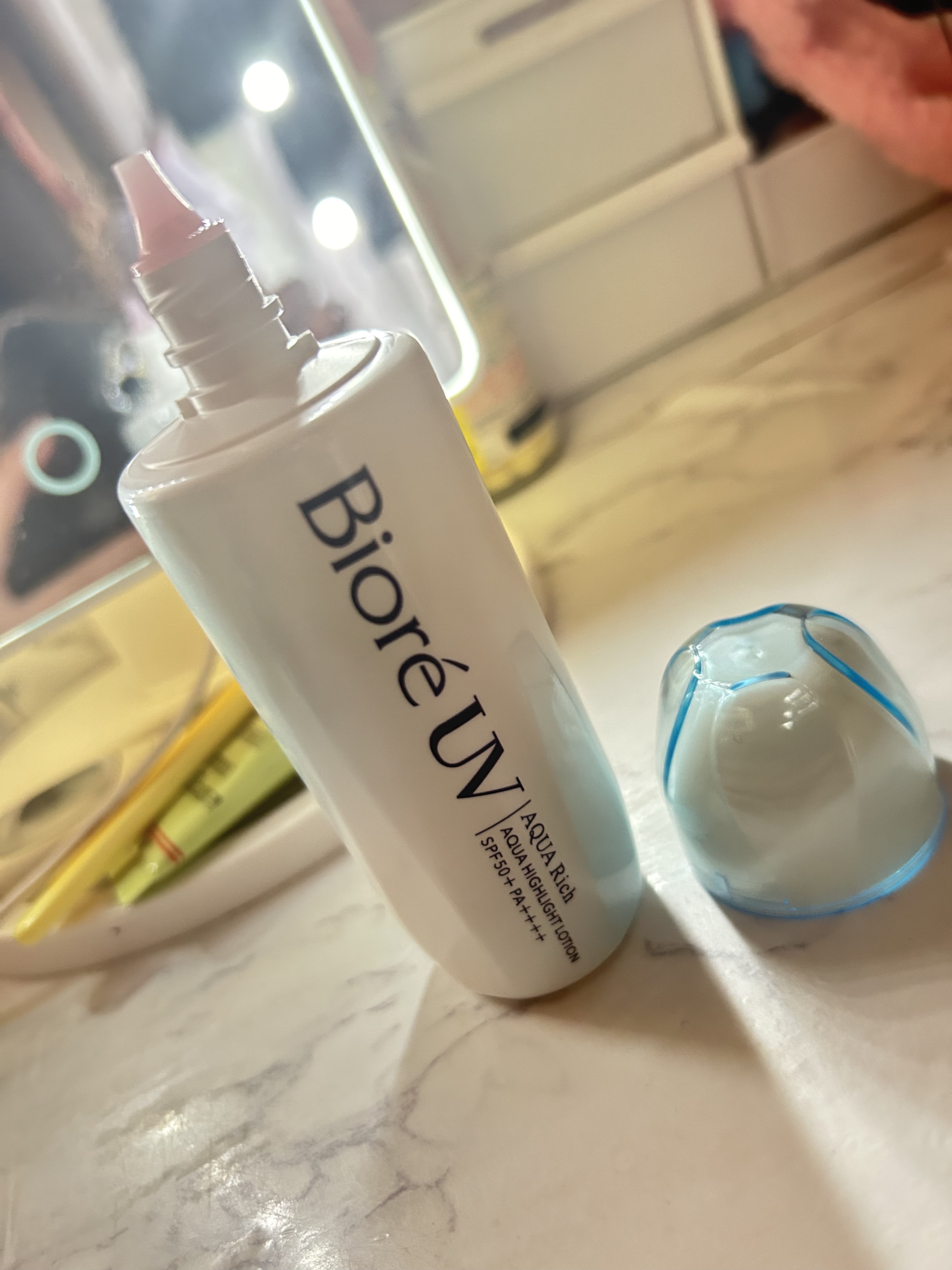 ビオレUV　アクアリッチ　アクアハイライトローション（水層ハイライトUV）/ビオレ/日焼け止めローションを使ったクチコミ（3枚目）