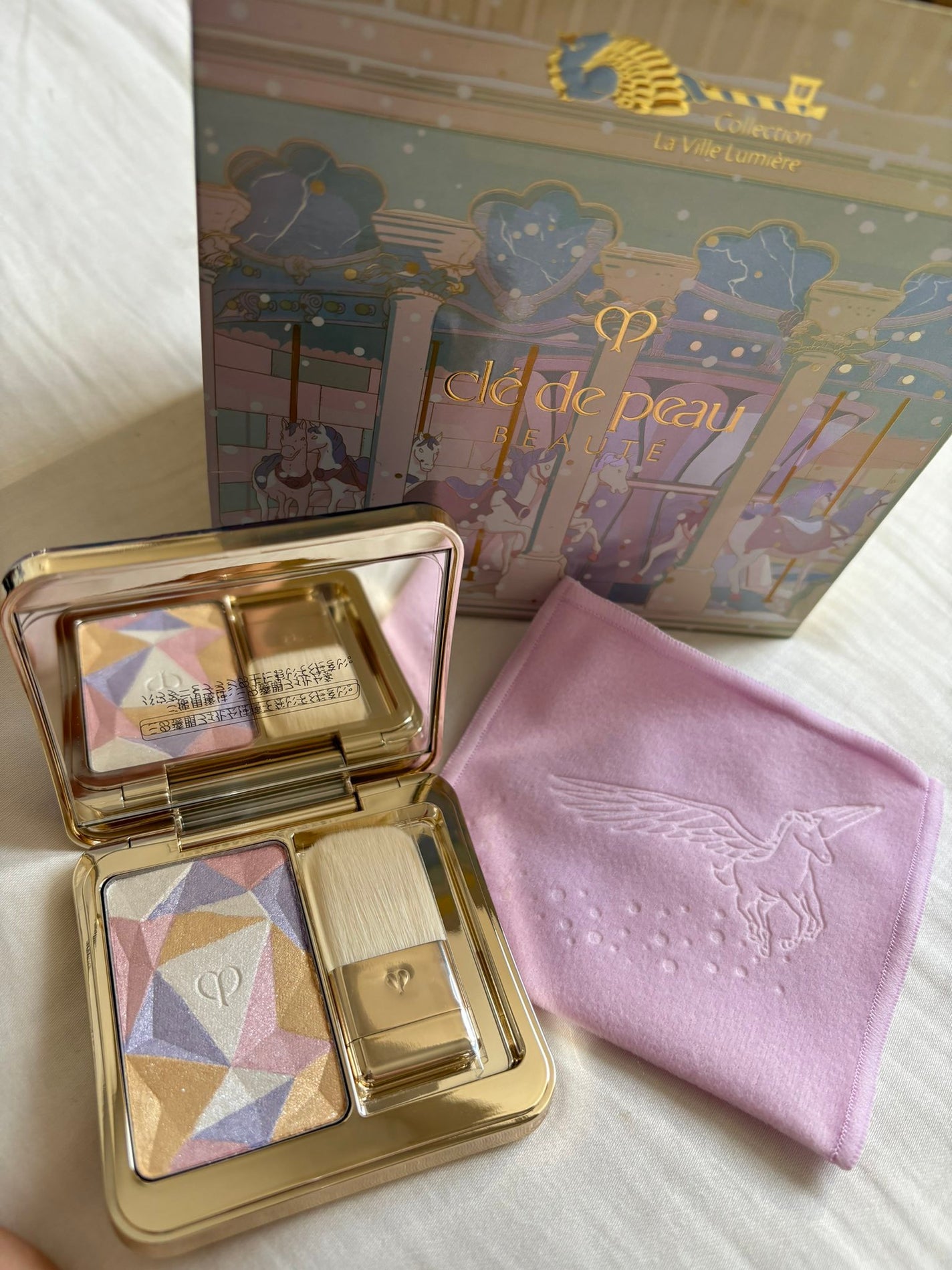 よつば on LIPS 「クレドのホリデールレオスールデクラの限定色ー❣️❣️美しすぎて..」(1枚目)