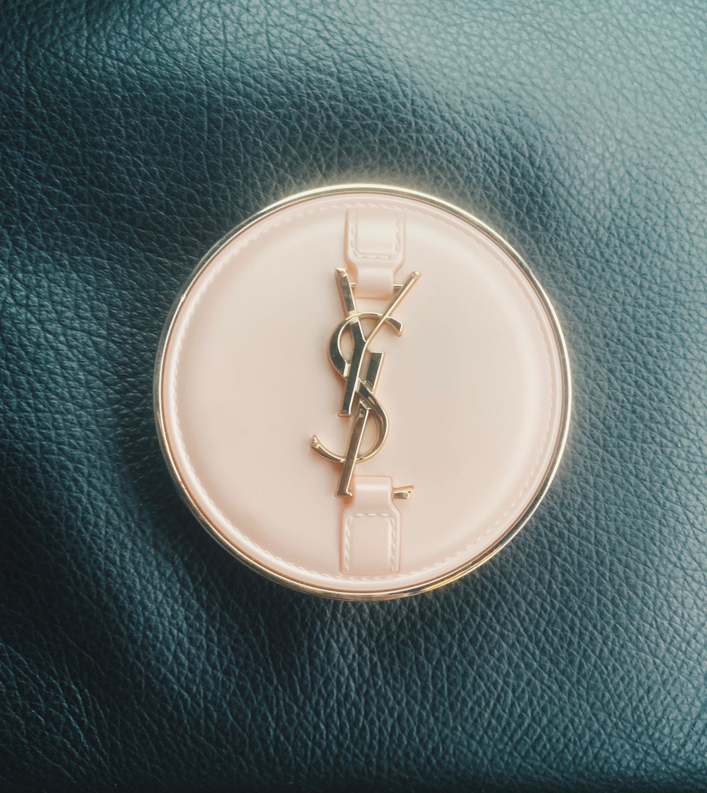 ラディアント タッチ グロウパクト/YVES SAINT LAURENT BEAUTE/クッションファンデーションを使ったクチコミ(3枚目)