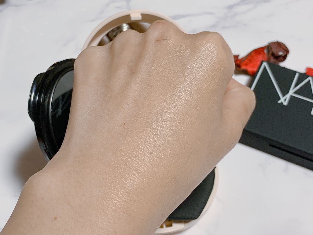 ピュアラディアントプロテクション アクアティックグロー クッションファンデーション SPF50+／PA+++/NARS/クッションファンデーションを使ったクチコミ（2枚目）