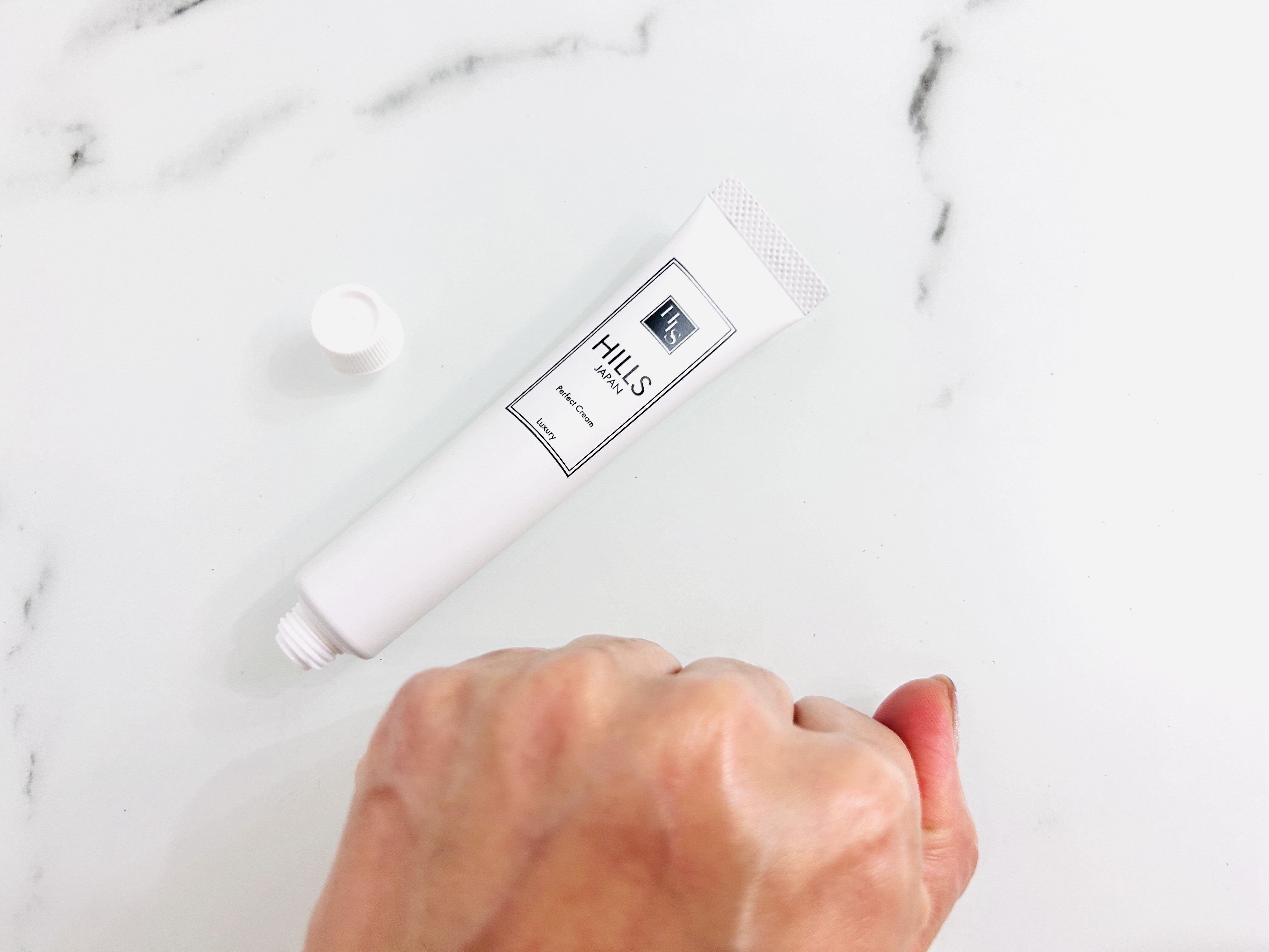 HILLSハンドネイル美容クリーム Luxury/HILLS JAPAN/ハンドクリームを使ったクチコミ（3枚目）