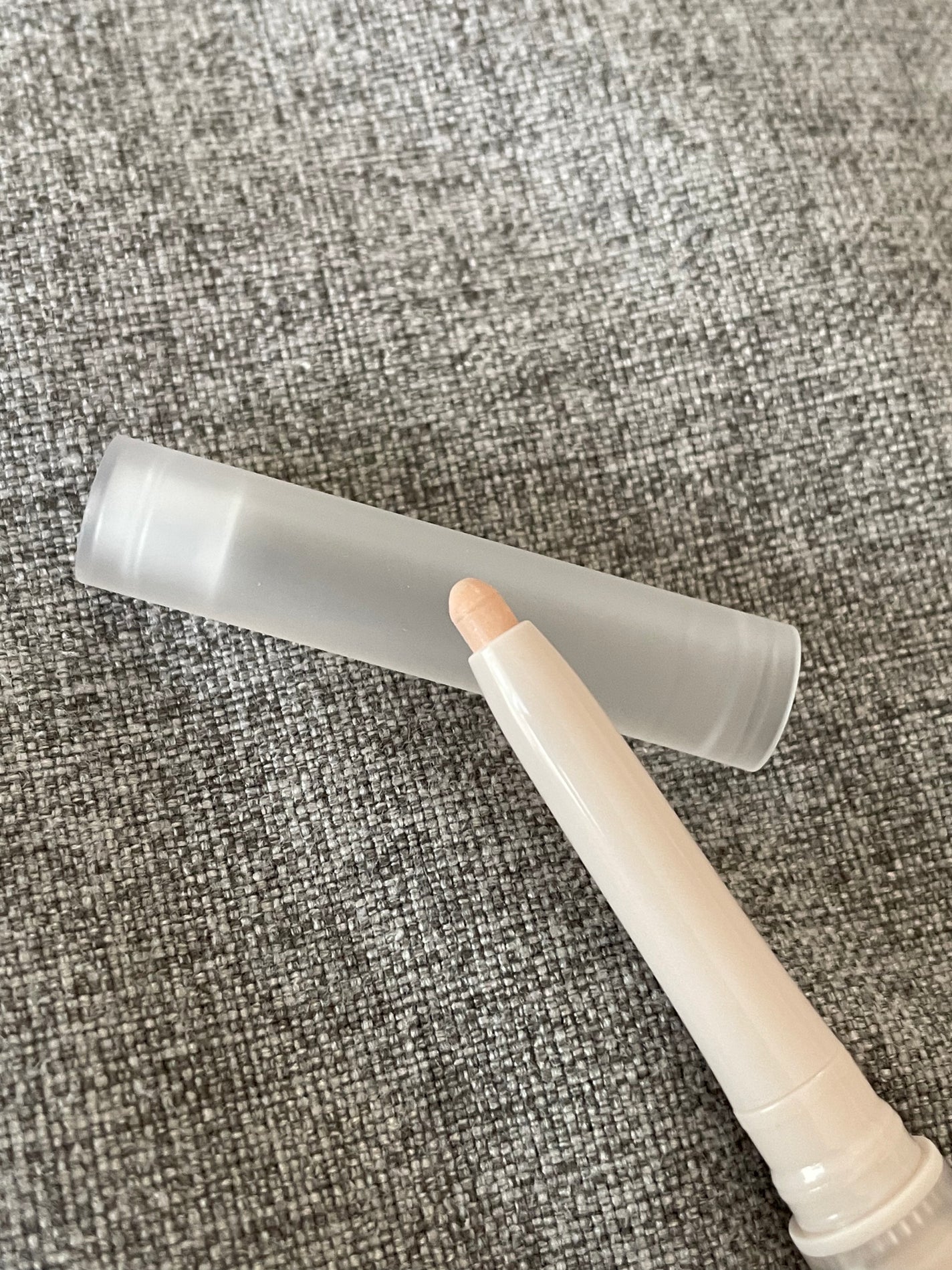 美白ちゃん on LIPS 「後から遅れて届いた涙袋ペンシル。安いけど品質に問題は無し!プチ..」(3枚目)