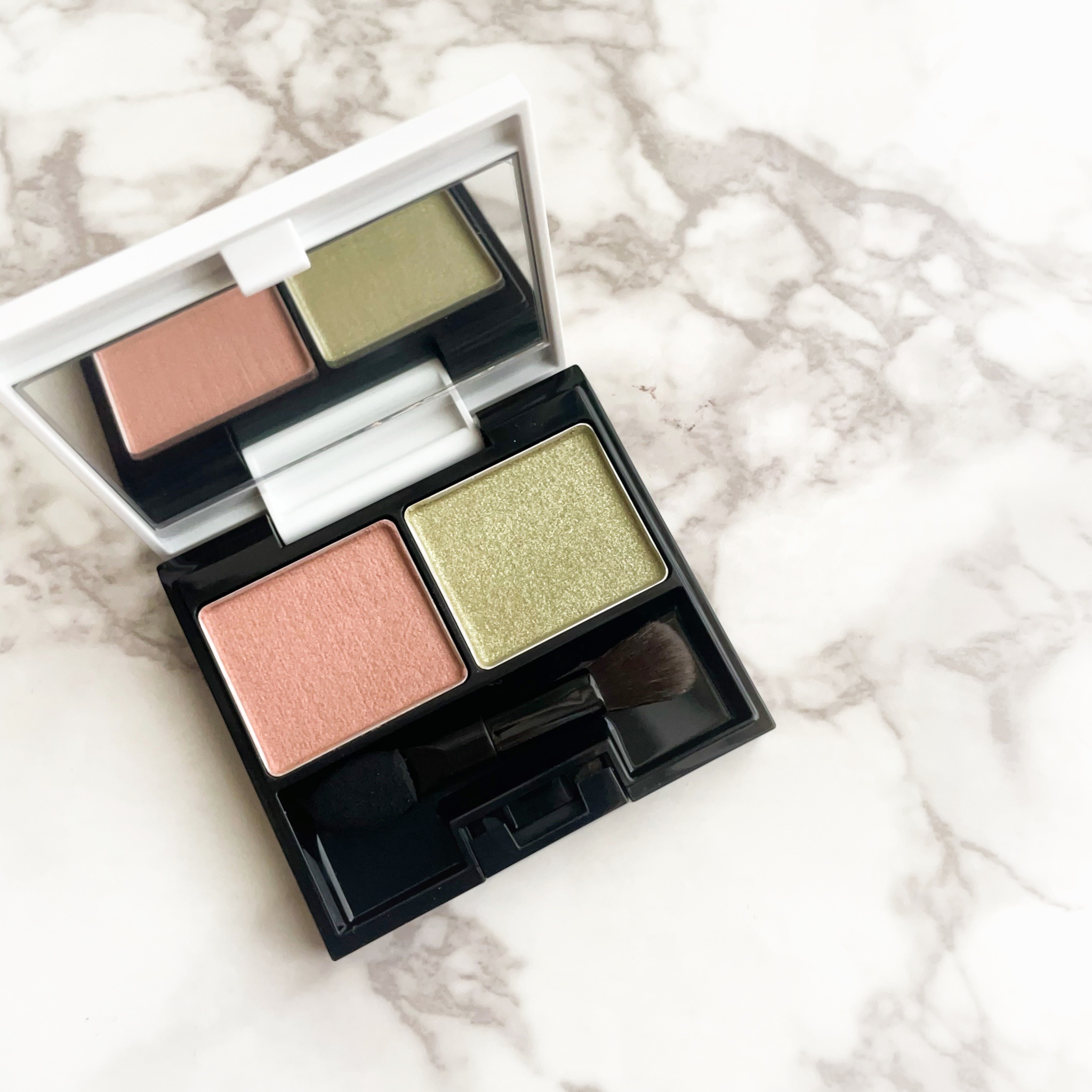 est ルミナス プラウド アイズのクチコミ「----------
est
エスト ルミナス プラウド アイズ
01     Dreamin.....」（3枚目）