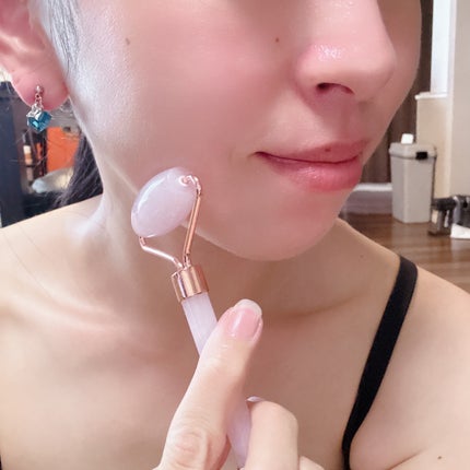 ローズ クォーツ フェイシャル ローラー/SNOW FOX SKINCARE/その他スキンケアグッズを使ったクチコミ(4枚目)