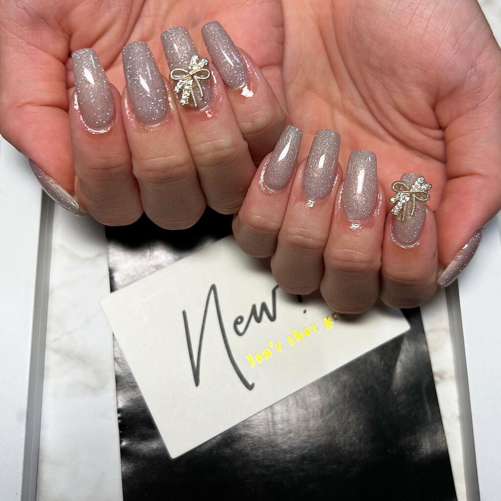 cst on LIPS 「#自爪ロング#🎀#冬ネイル#くすみカラー💅#ネイル好きな人と繋..」(4枚目)