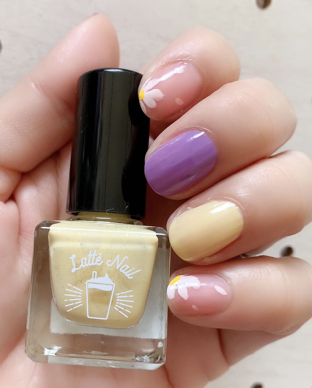 ネイルホリック Vivid color YE502/ネイルホリック/マニキュアを使ったクチコミ（1枚目）