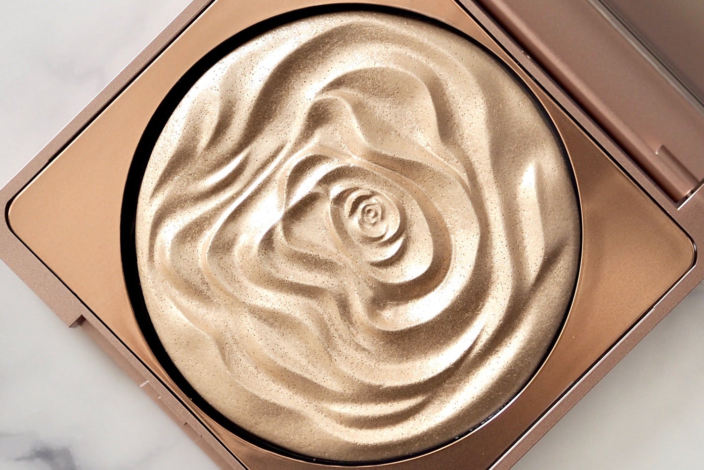 双花彫刻 ハイライト/花西子/パウダーハイライトを使ったクチコミ(3枚目)