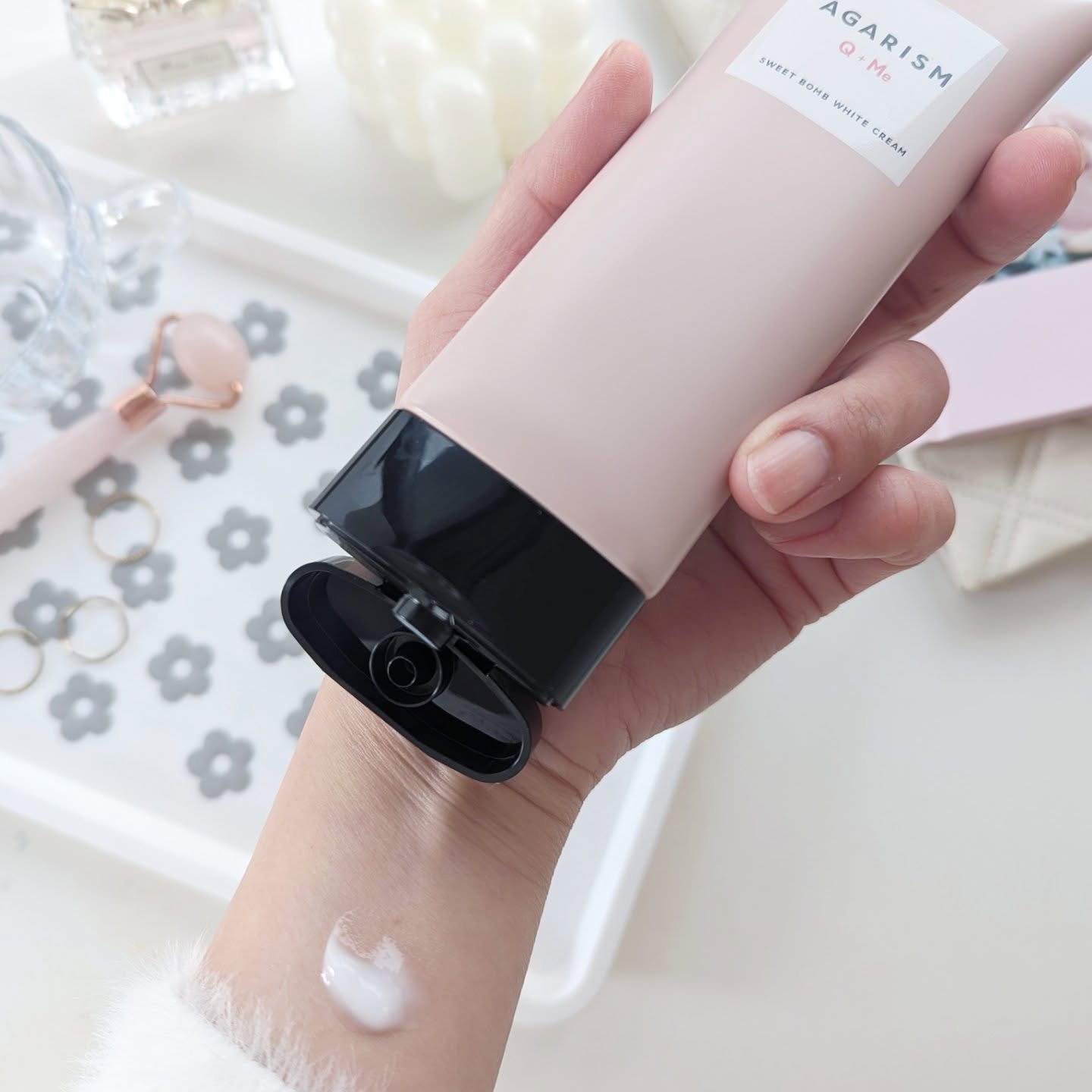 キューミースウィートボムホワイトクリーム/AGARISM/ボディクリームを使ったクチコミ（3枚目）
