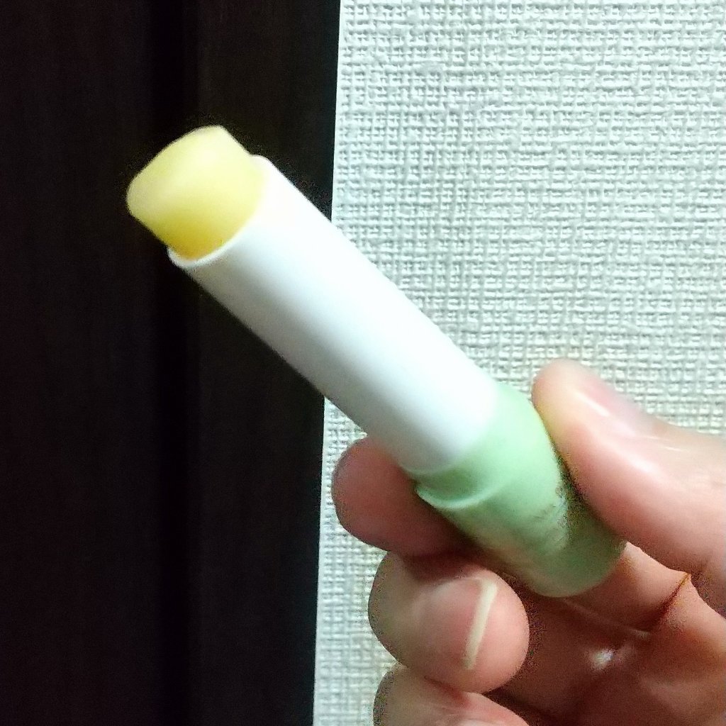 ニベア ディープモイスチャーリップ オリーブ＆レモンの香り/ニベア/リップクリームを使ったクチコミ（2枚目）