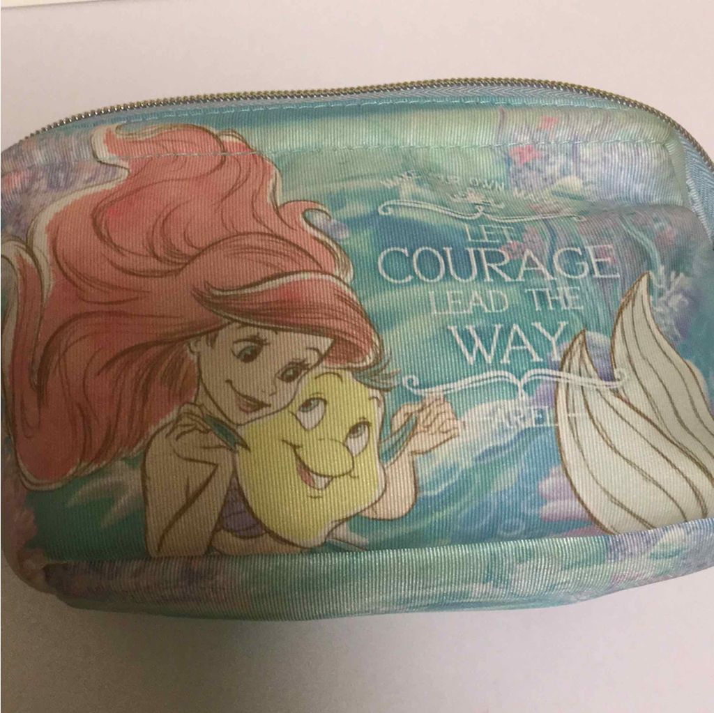 ぁぉぃ on LIPS 「#私のポーチ..」(1枚目)