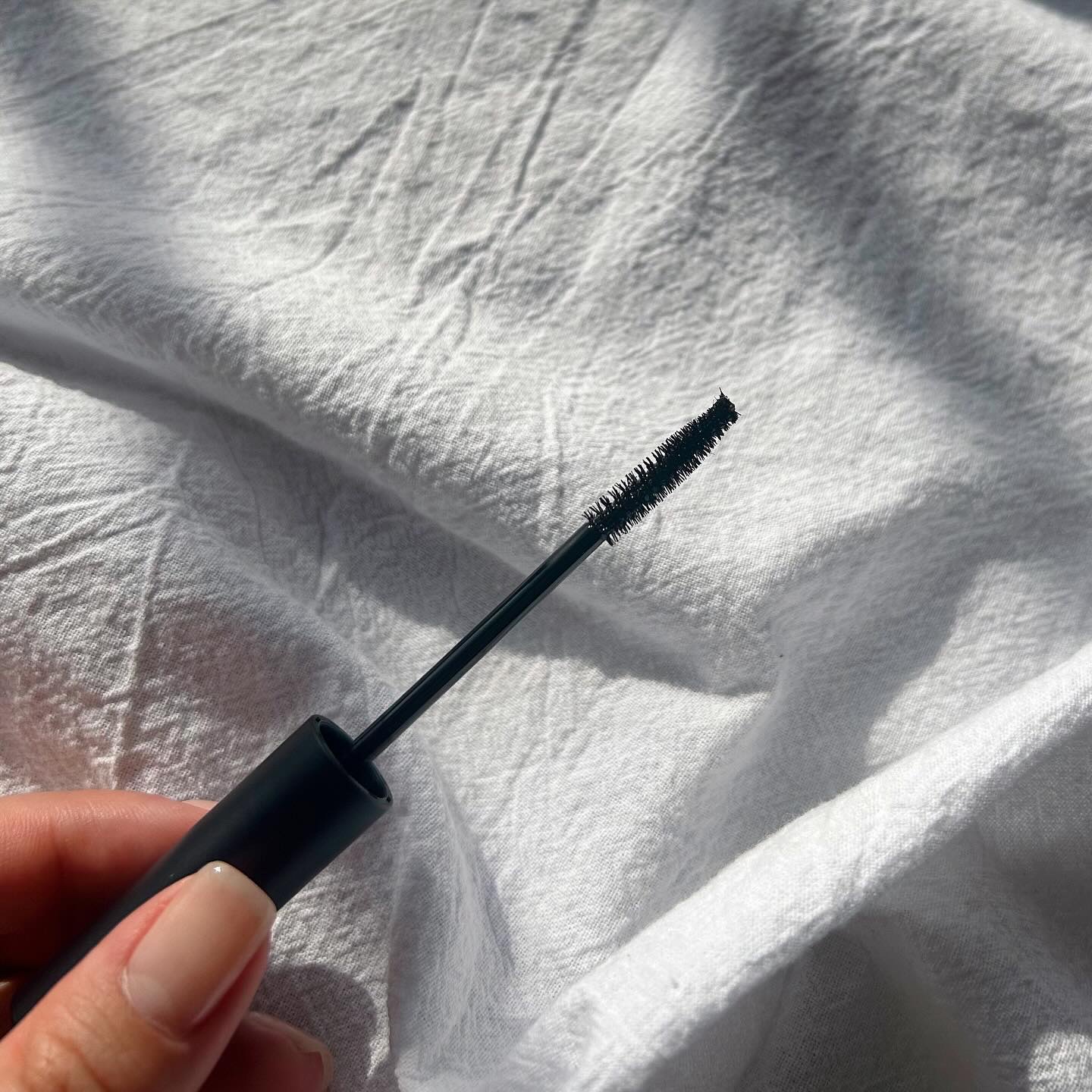 ヌーディズムマスカラ 01 ピュアブラック(ブラック)/chee shu/マスカラを使ったクチコミ（2枚目）