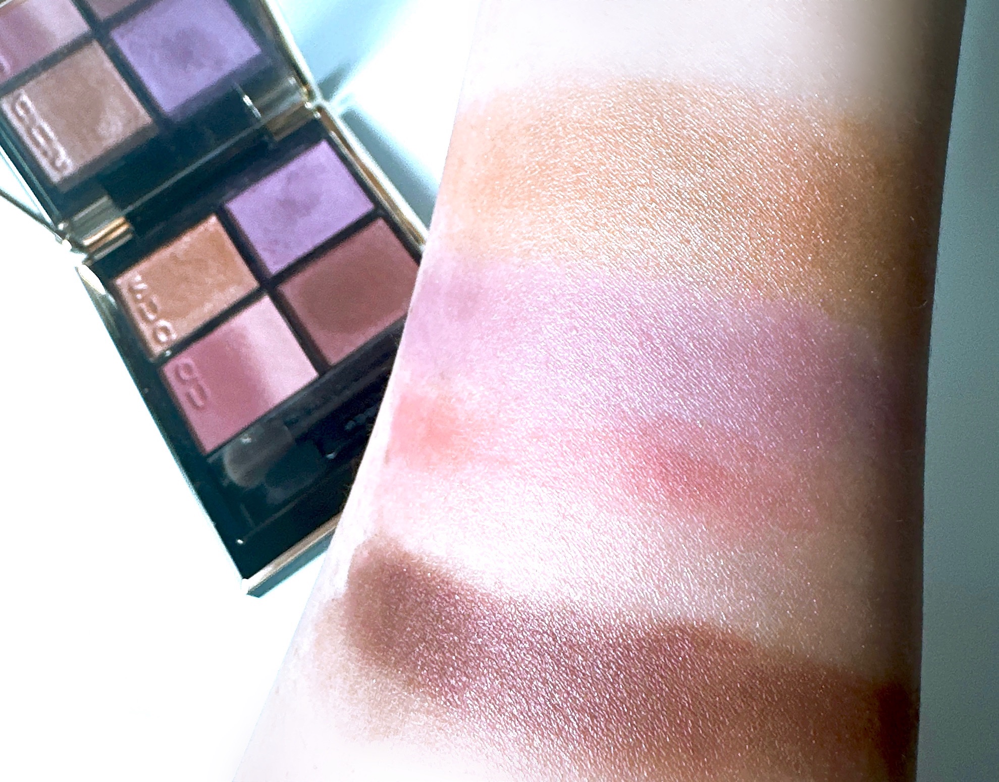 シグニチャー カラー アイズ 141 狭間空 -HAZAMAZORA（限定色）/SUQQU/アイシャドウパレットを使ったクチコミ（2枚目）