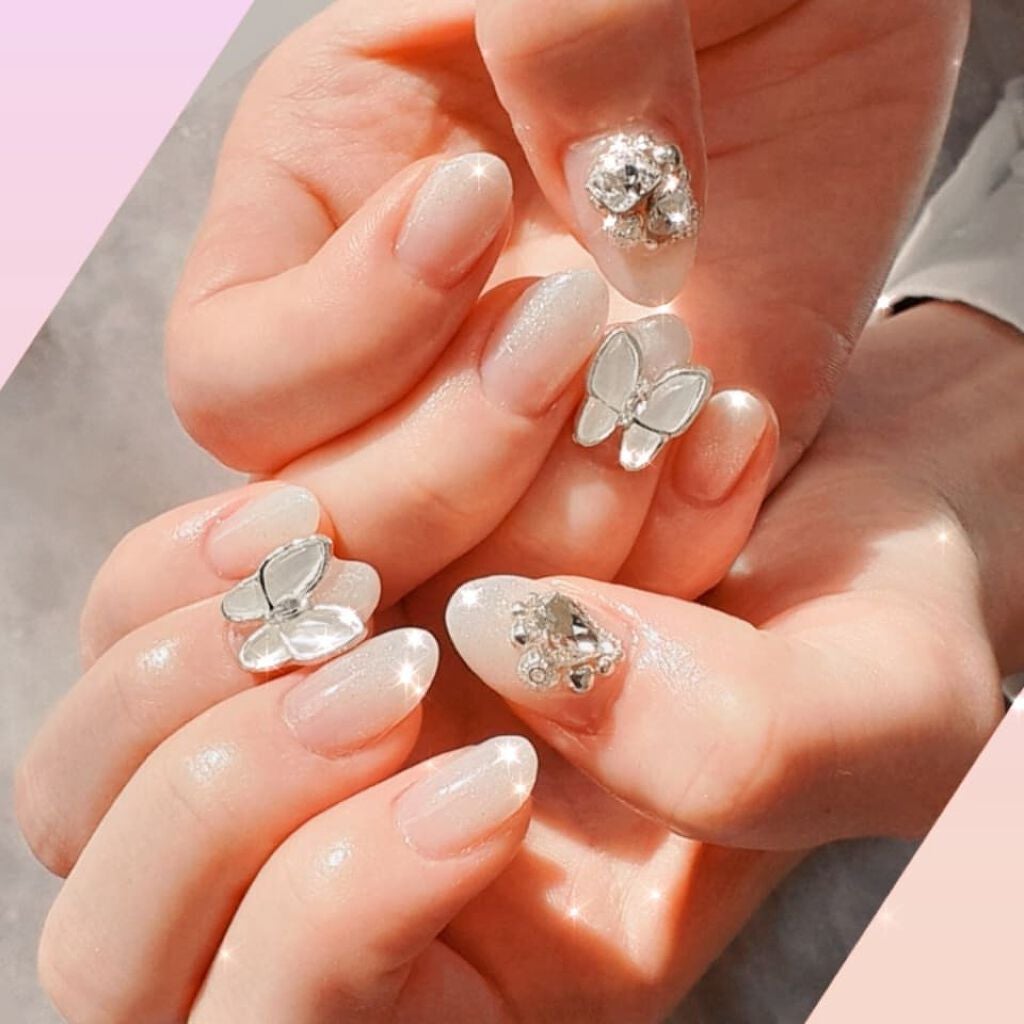 r.kira.nail on LIPS 「お客様ネイルです🤗✨8本スカルプからの上品なキラキラデザイン✨..」(1枚目)