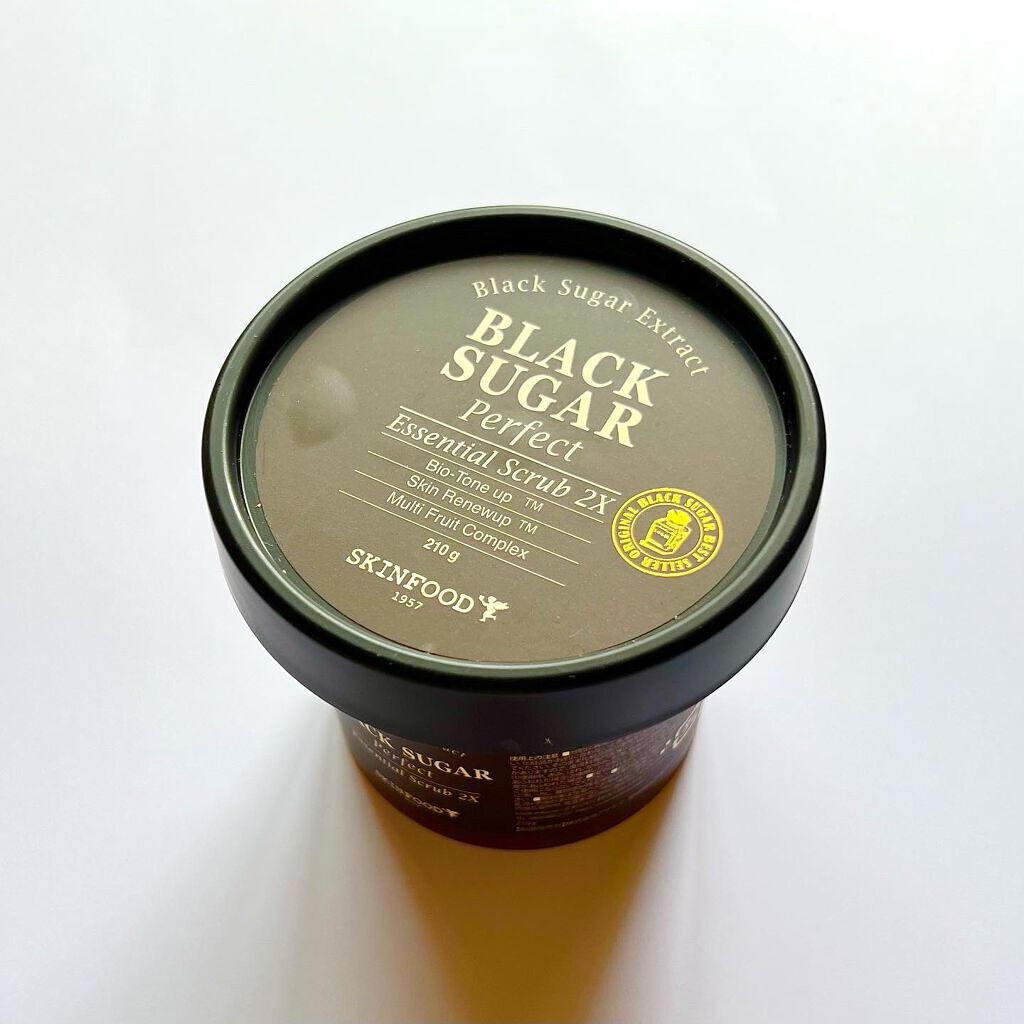 ブラックシュガー パーフェクト エッセンシャル スクラブ2X/SKINFOOD/洗い流すパック・マスクを使ったクチコミ（2枚目）