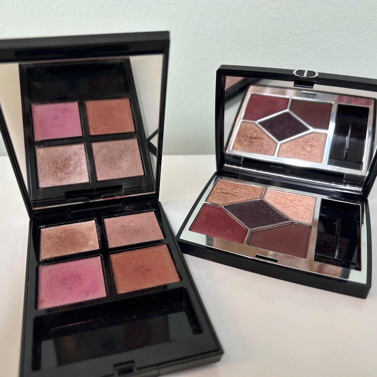 R Dresser on LIPS 「サロンにあるおすすめのアイシャドウをご紹介いたします☺️手前ア..」(1枚目)