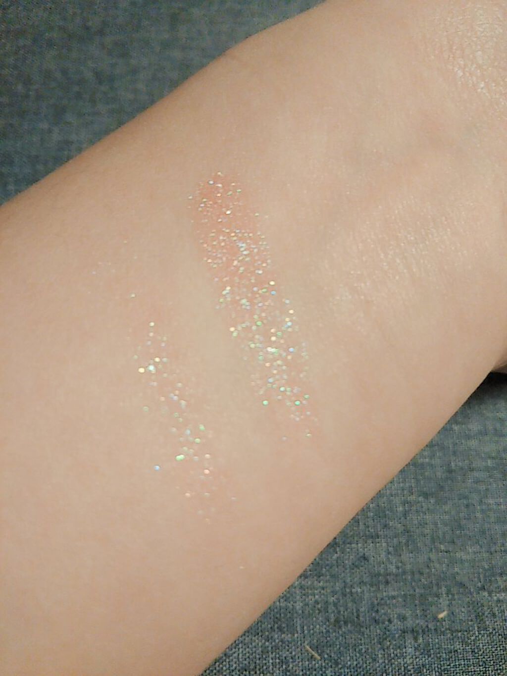 グリッター シャドウ カラー 03 コーラルサートン(CORAL SATURN)/rom&nd/グリッターを使ったクチコミ（3枚目）