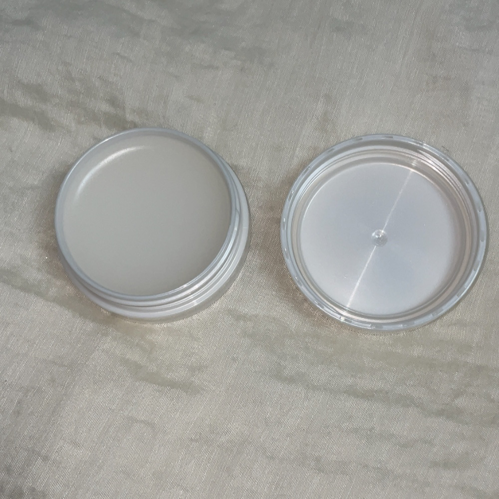 ディープモイスチャーナイトプロテクト　無香料 無香料/ニベア/リップマスクを使ったクチコミ（2枚目）