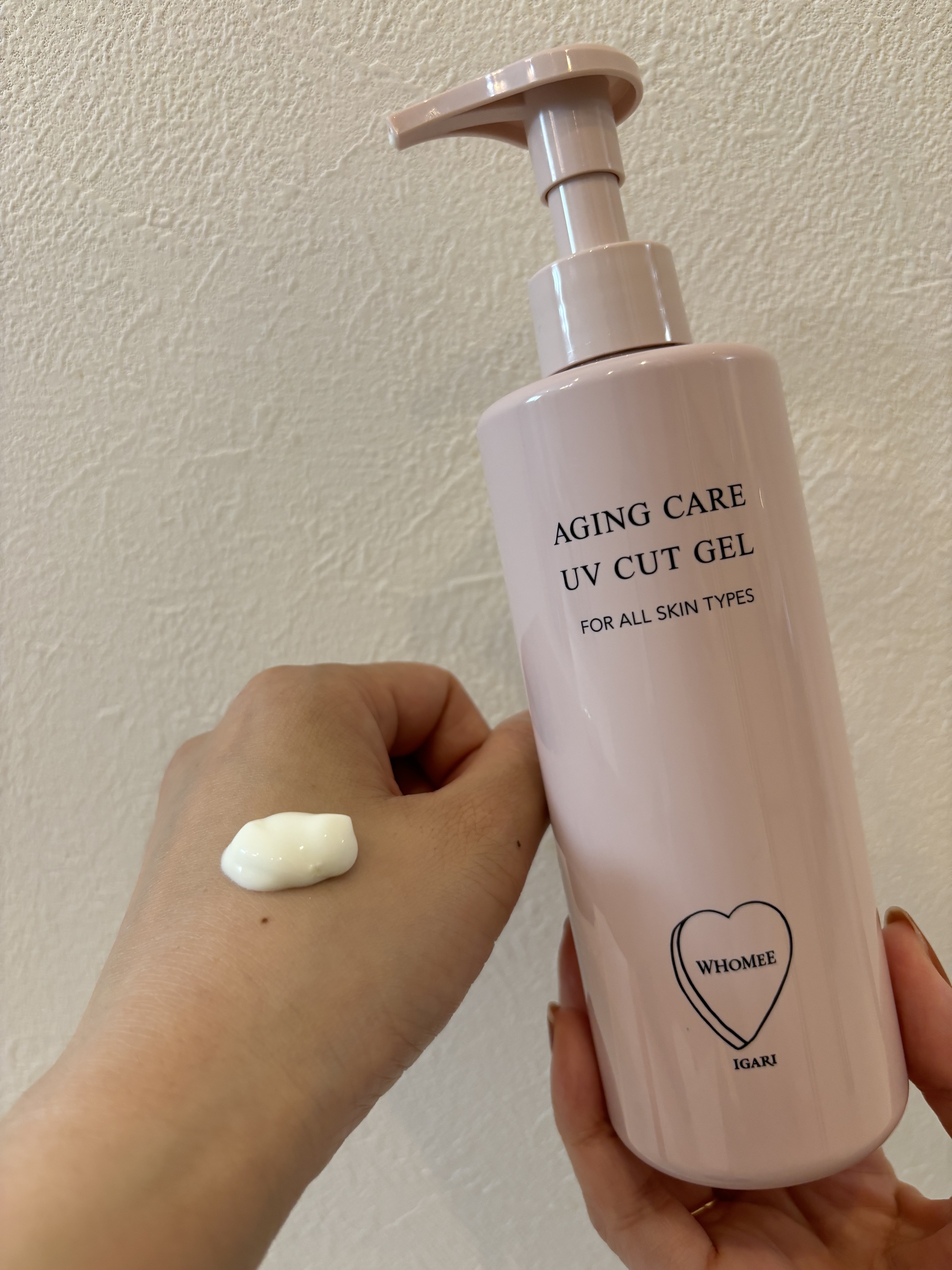 WHOMEE エイジングケアUVカットジェルのクチコミ「⚪️フーミー　
エイジングケアUVカットジェル

発売してからリピートは3.4本目かな❓

日.....」（2枚目）