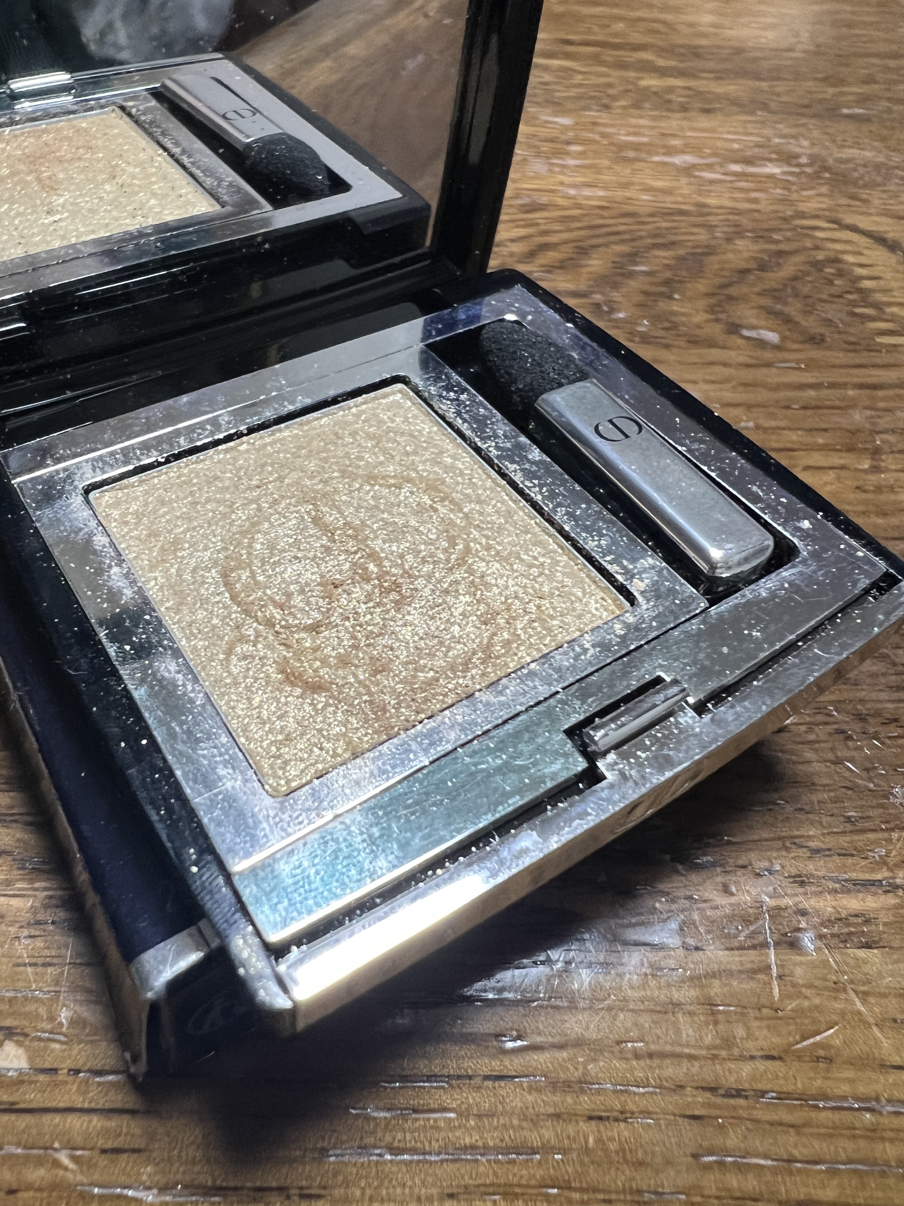 モノ クルール クチュール 616 ゴールド スター/Dior/単色アイシャドウを使ったクチコミ（2枚目）