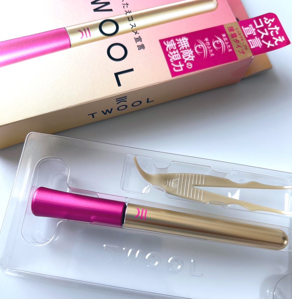 #PR
#TWOOL 
ダブルアイリッドグルー

ペンシルタイプで持ちやすい。
細めの筆が塗りやすくて
違和感のないつけ心地です。

初心者さんにもピッタリ！

#PR #TWOOL #LIPSプレゼント