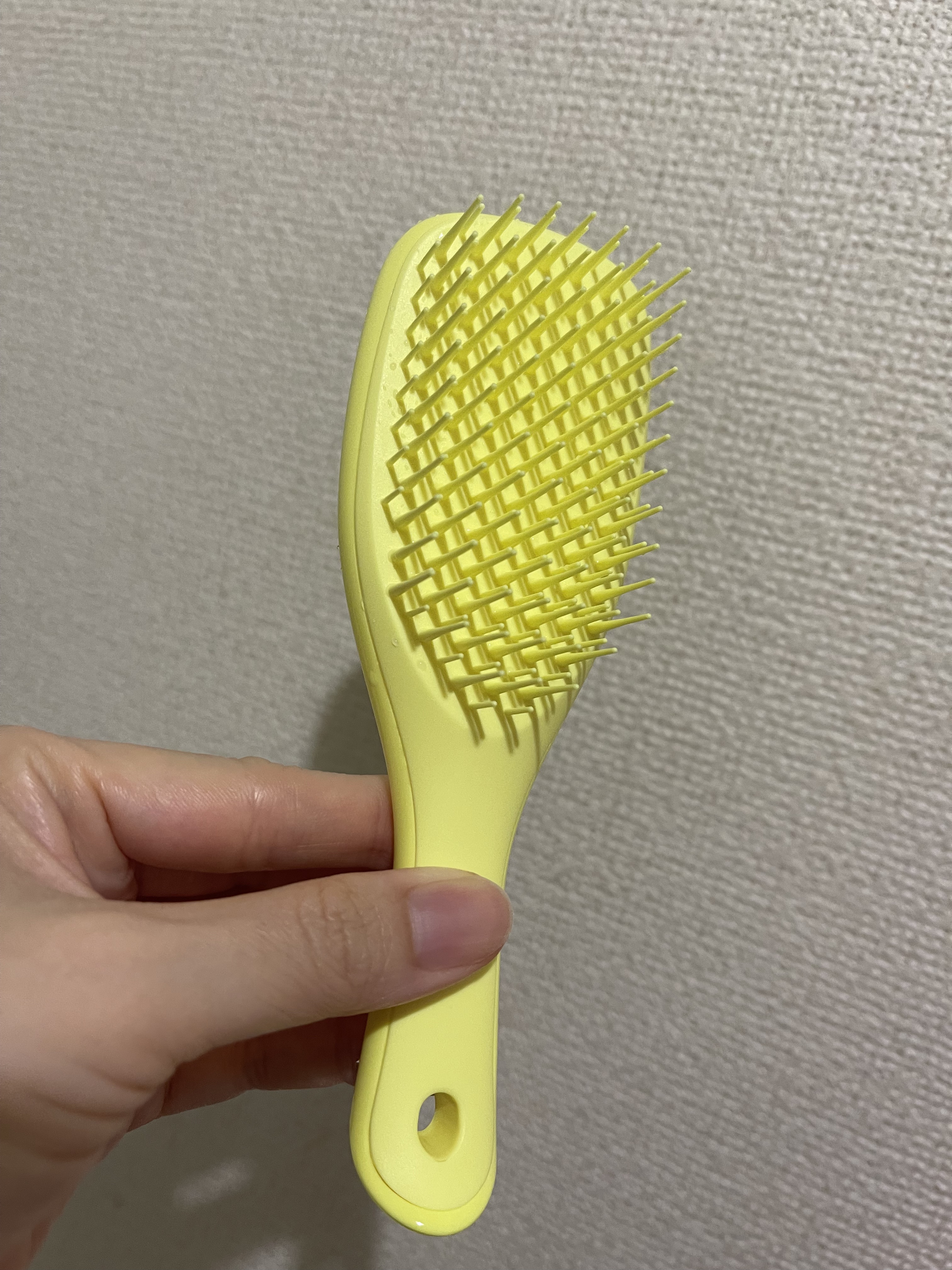 タングルティーザー ザ・アルティメットディタングラー ミニ ビタミンイエロー/TANGLE TEEZER/ヘアブラシを使ったクチコミ（1枚目）