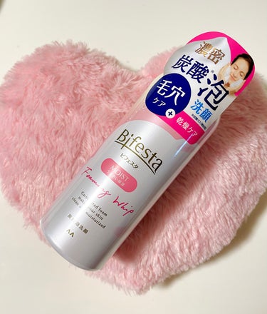 ビフェスタ
泡洗顔 モイスト


リピ洗顔🤲💓
多めにストック買いしてあったのを新しく出しました🫧

繊細で濃密で、きめ細かくてふわっふわな泡が気持ちいいんです🥰
振って押すだけでふわふわ泡が出てくる手軽さも◎
いいにおいするし、洗ったあとも乾燥しなくてもちもち肌になります🤭

だいたいどこの薬局でも買えますが、たまにドンキで激安で売ってるのでそのときにまとめてストック買いしています🫶✨

とりあえず悪いところがないので、洗顔迷子の人におすすめ〜🌸


#ビフェスタ#泡洗顔_モイスト#泡洗顔#モイスト#洗顔#bifesta#炭酸泡洗顔の画像 その0